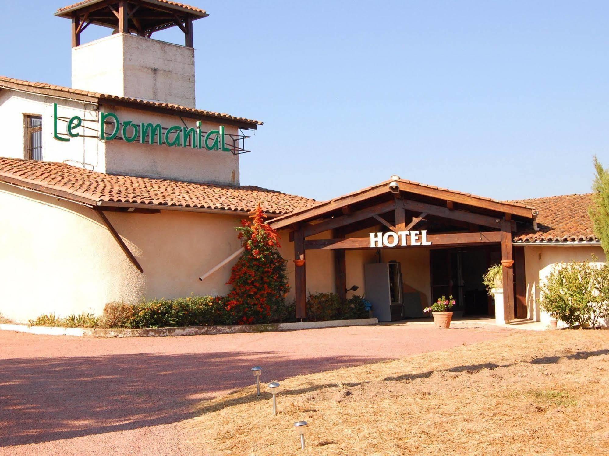 Hotel Le Domanial Commelle-Vernay Exterior photo